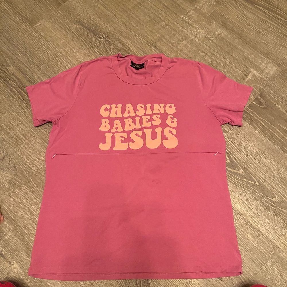 Nursing Queen Pink Graphic Tee - Chasing Babies & Jesus
